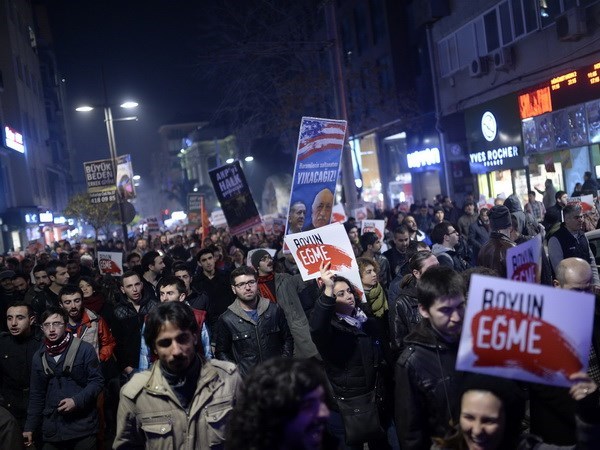 Biểu tình phản đối tham nhũng ở quận Kadikoy, Istanbul ngày 25/12/2013.